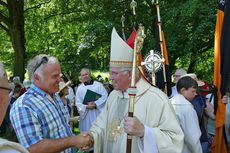 Festgottesdienst zum 1.000 Todestag des Heiligen Heimerads auf dem Hasunger Berg (Foto: Karl-Franz Thiede) Festgottesdienst zum 1.000 Todestag des Heiligen Heimerads auf dem Hasunger Berg (Foto: Karl-Franz Thiede)